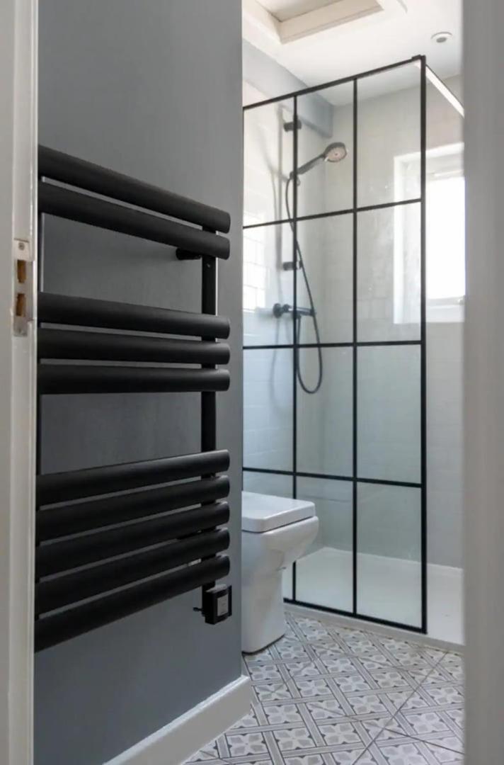 Stylish Cardiff City Apartment Exterior photo